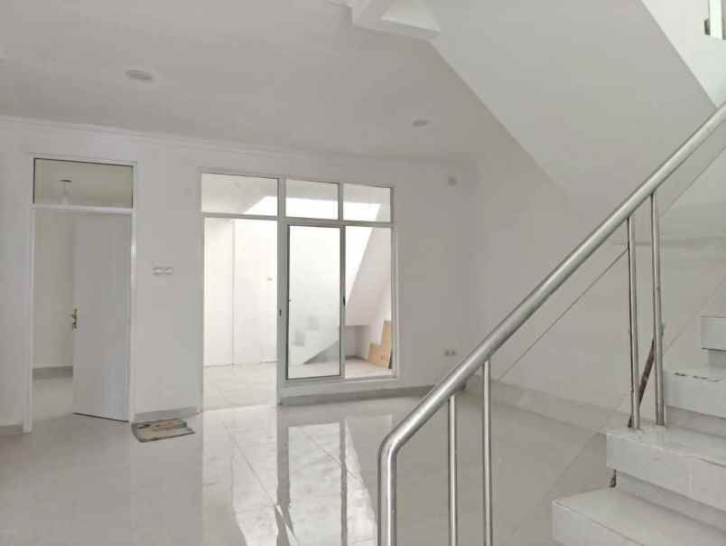 dijual rumah 2 lantai di modern land tangerang