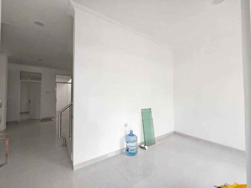 dijual rumah 2 lantai di modern land tangerang