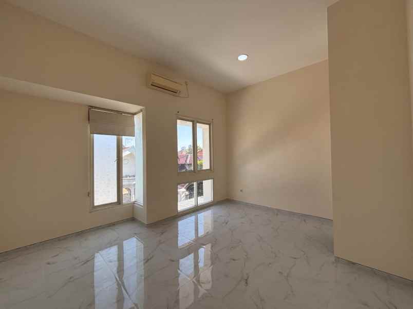 dijual rumah 2 lantai di sutorejo dekat raya mulyosari