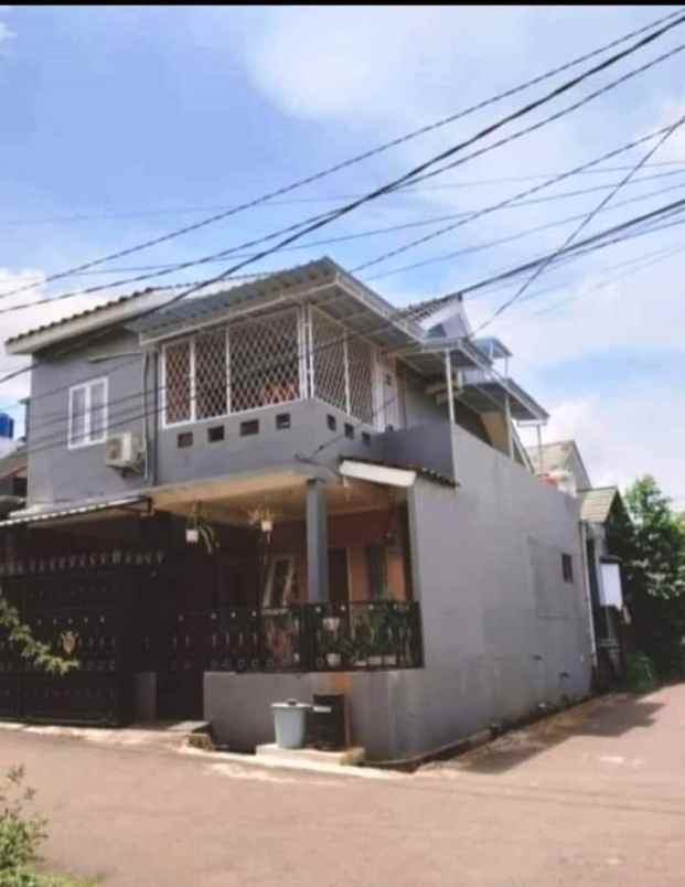 dijual rumah 2 lantai strategis hook bebas banjir