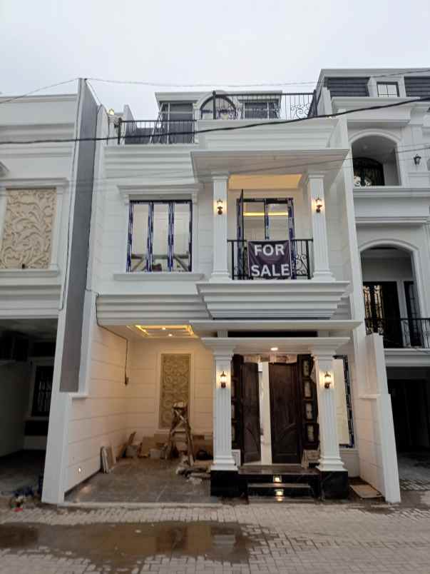 dijual rumah 3 lantai 1 milyaran di jagakarsa jakarta