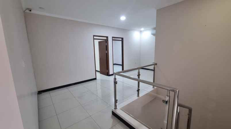 dijual rumah aria graha soekarno hatta