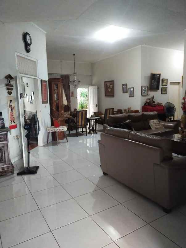 dijual rumah asri strateg di perumahan mega cinere