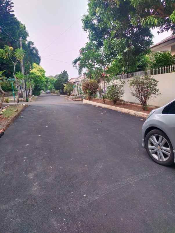 dijual rumah asri strateg di perumahan mega cinere