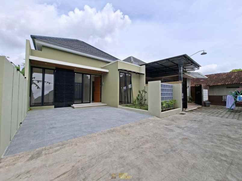 dijual rumah balecatur