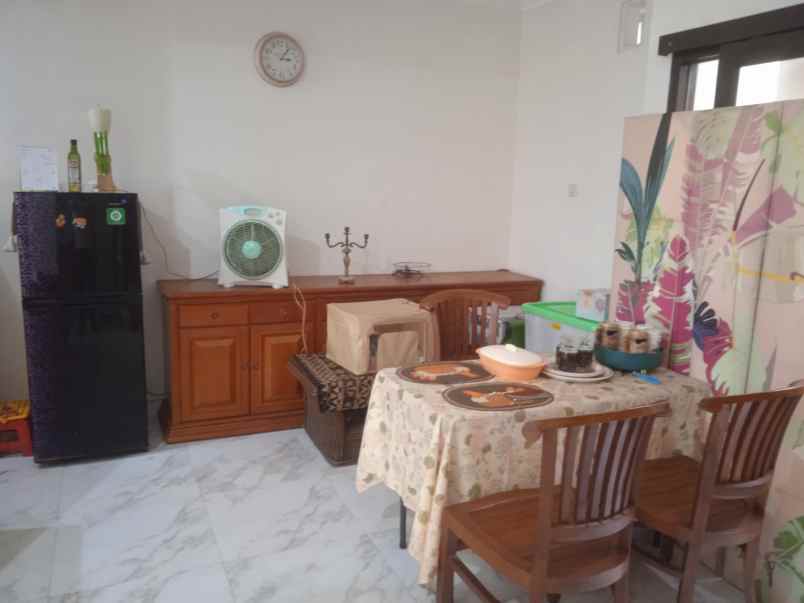 dijual rumah bali view cirendeu