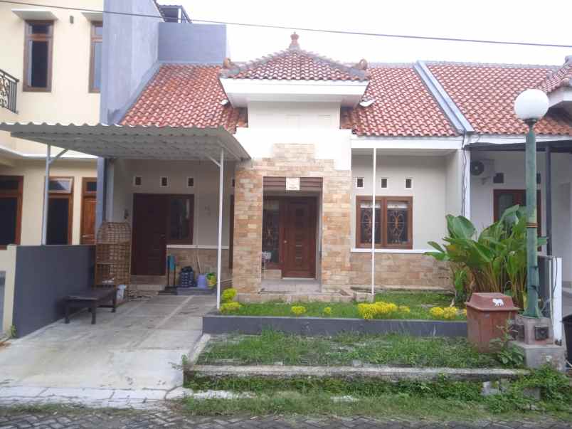 dijual rumah bali view cirendeu