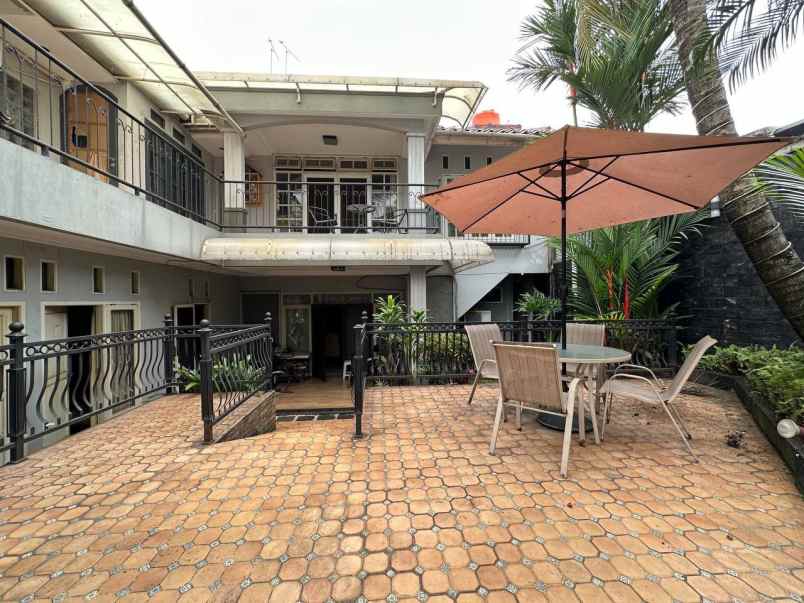 dijual rumah bambu apus