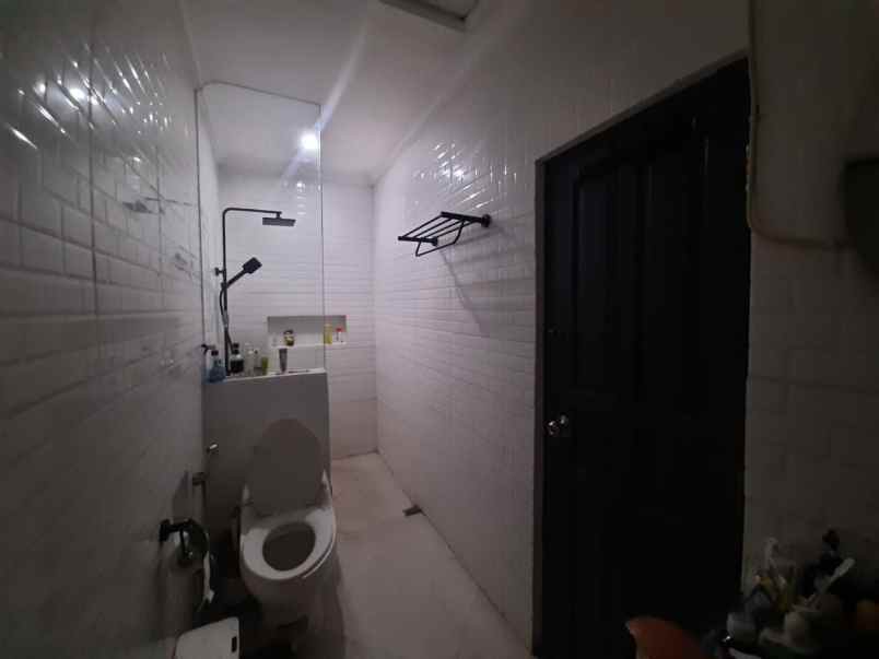 dijual rumah bambu apus