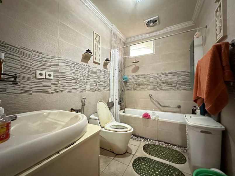 dijual rumah bambu apus