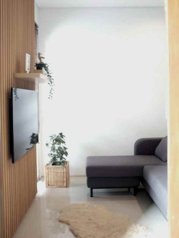 dijual rumah bambu apus jaktim