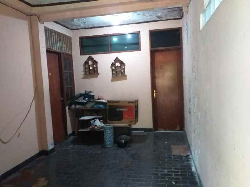 dijual rumah bangunan lama di japos jurangmangu barat