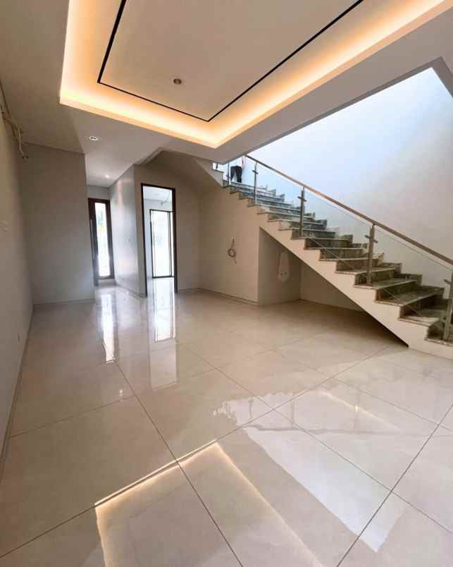 dijual rumah baru gress di citraland cluster woodland