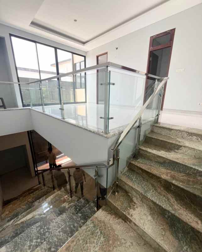 dijual rumah baru gress di citraland cluster woodland