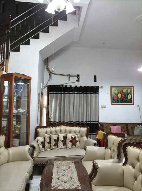 dijual rumah besar murah
