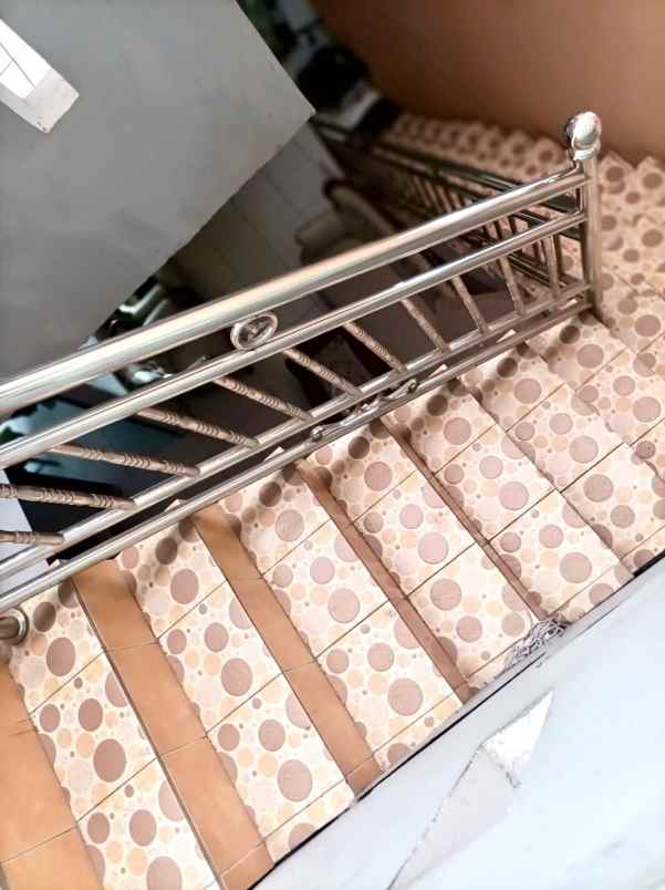 dijual rumah besar murah