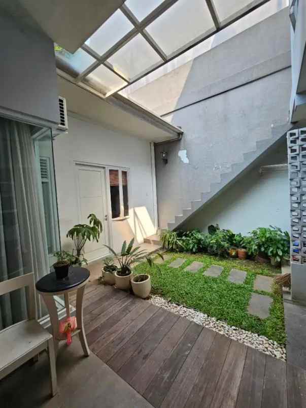 dijual rumah bintaro sektor 3