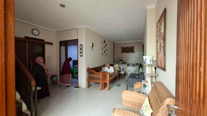 dijual rumah cantik komplek ciwaruga full furnished