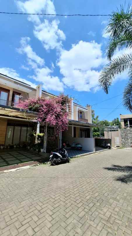 dijual rumah cantik komplek ciwaruga full furnished