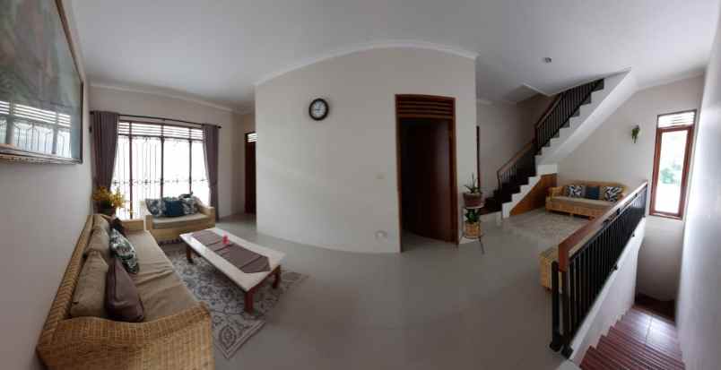 dijual rumah cantik komplek ciwaruga full furnished