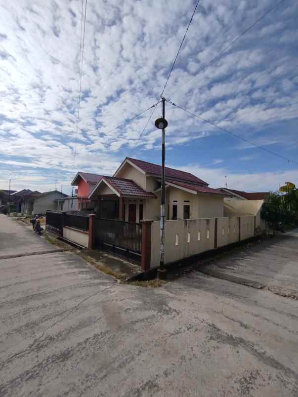 dijual rumah cantik minimalis dekat kampus unri