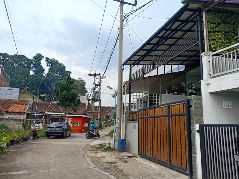 dijual rumah cihanjuang