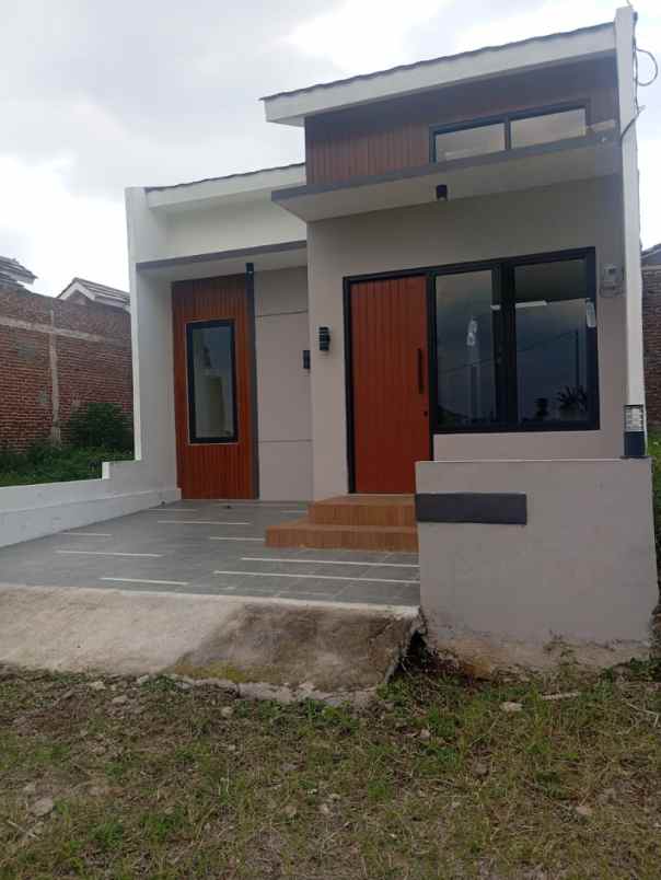 dijual rumah cihanjuang