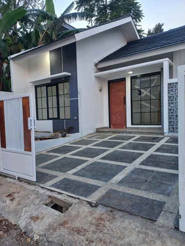 dijual rumah cikadut