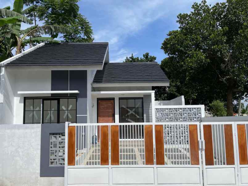 dijual rumah cikadut