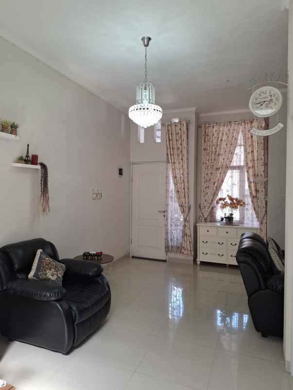 dijual rumah cipageran