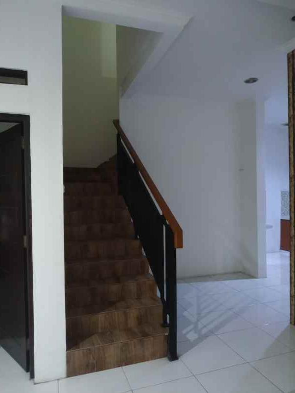 dijual rumah cipedak