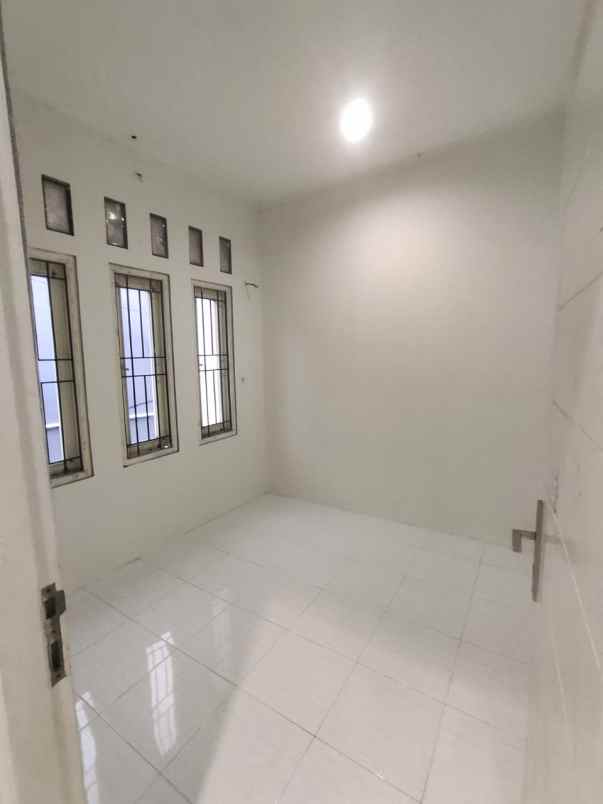 dijual rumah cipedak