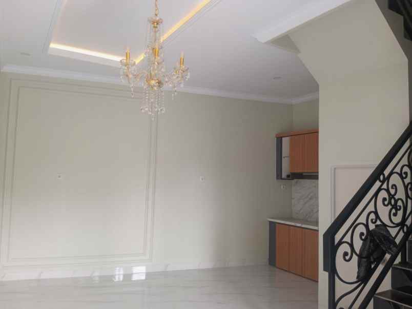 dijual rumah cipedak