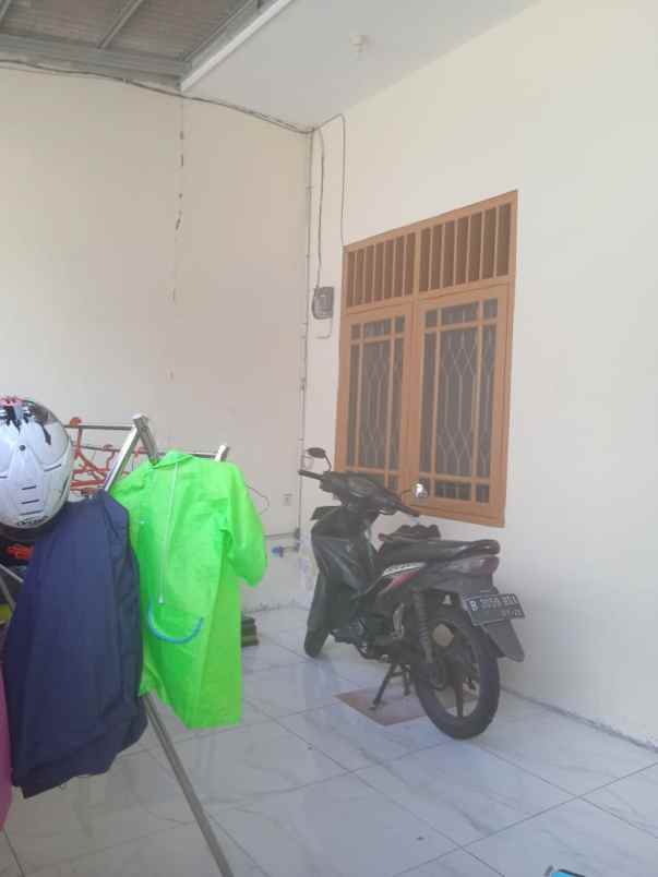 dijual rumah cipondoh makmur