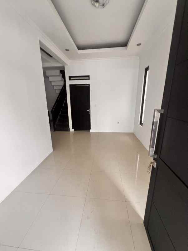 dijual rumah cisaranten kulon