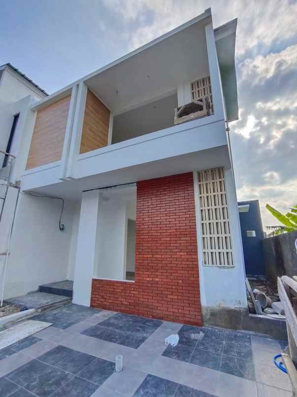 dijual rumah cisasawi cihanjuang