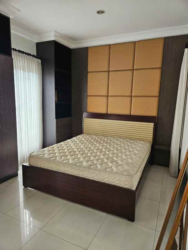 dijual rumah citraland raffles garden