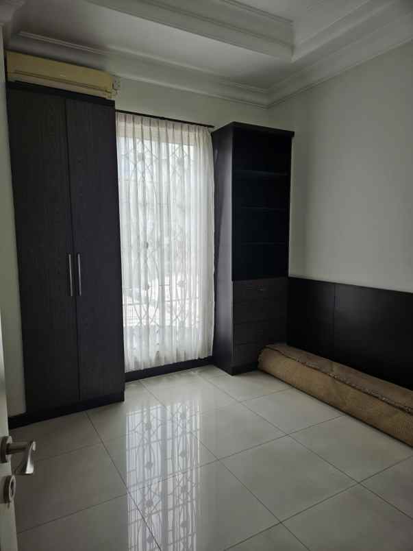 dijual rumah citraland raffles garden