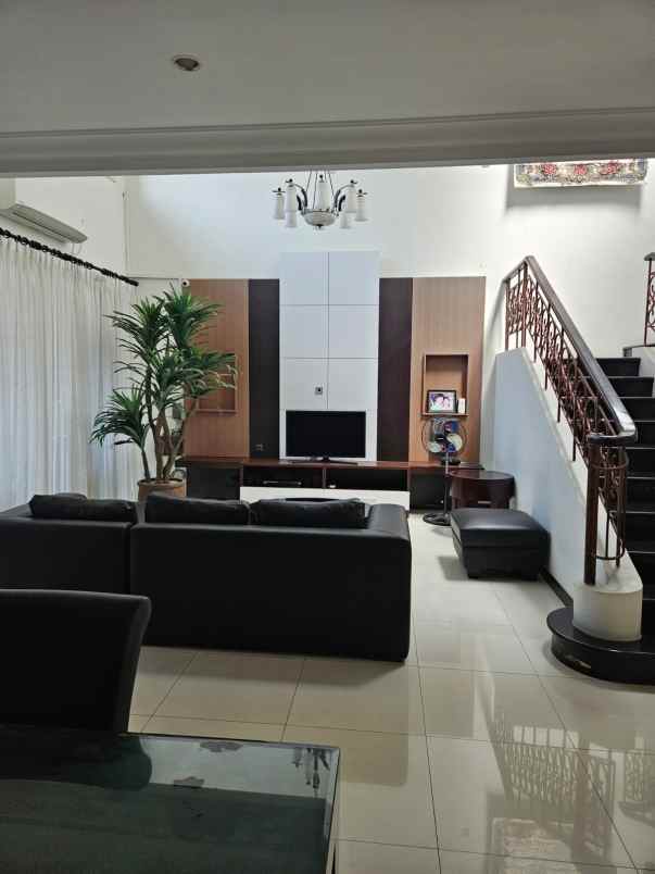 dijual rumah citraland raffles garden