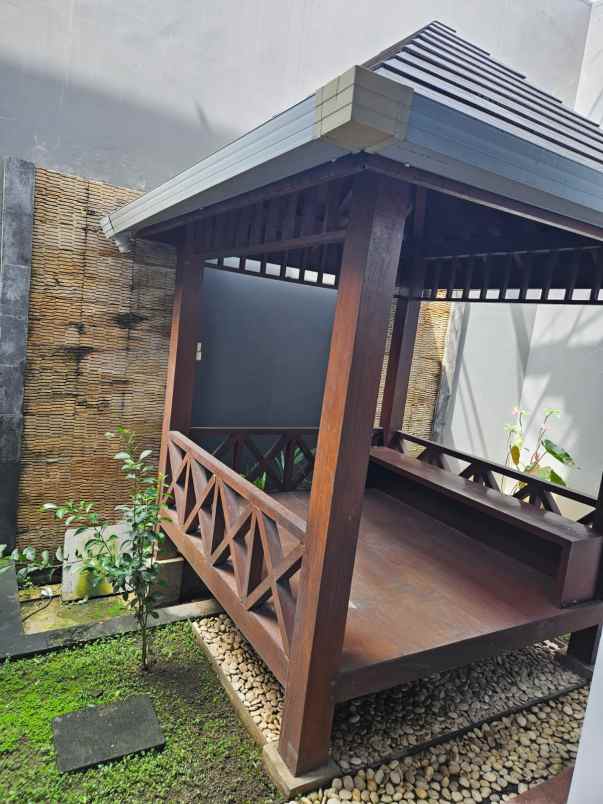 dijual rumah citraland raffles garden