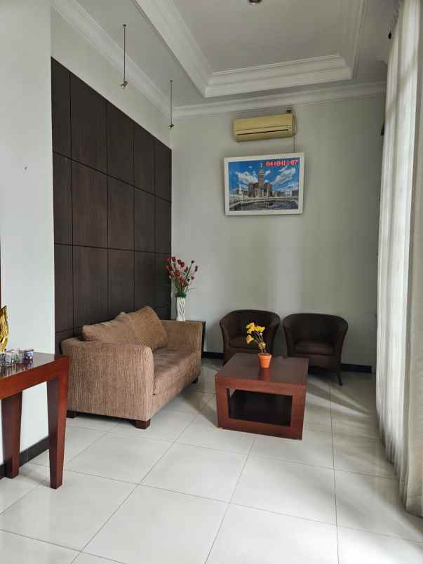 dijual rumah citraland raffles garden