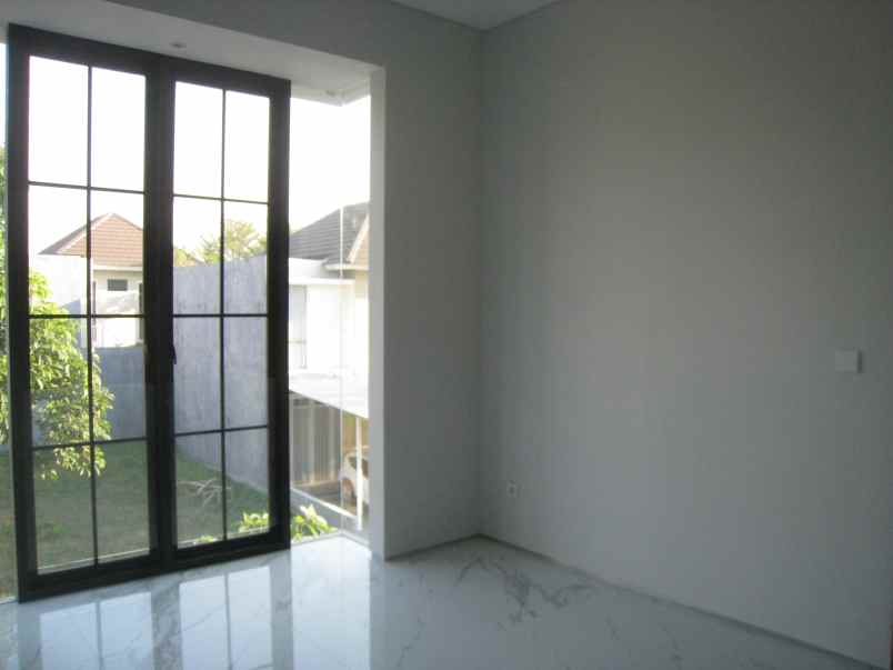 dijual rumah citraland surabaya