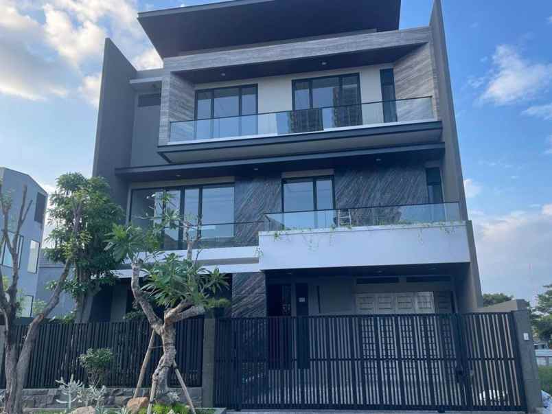 dijual rumah citraland surabaya