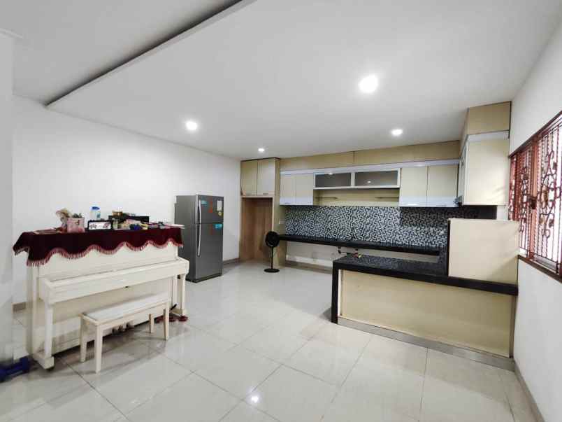 dijual rumah cluster florence pik 1