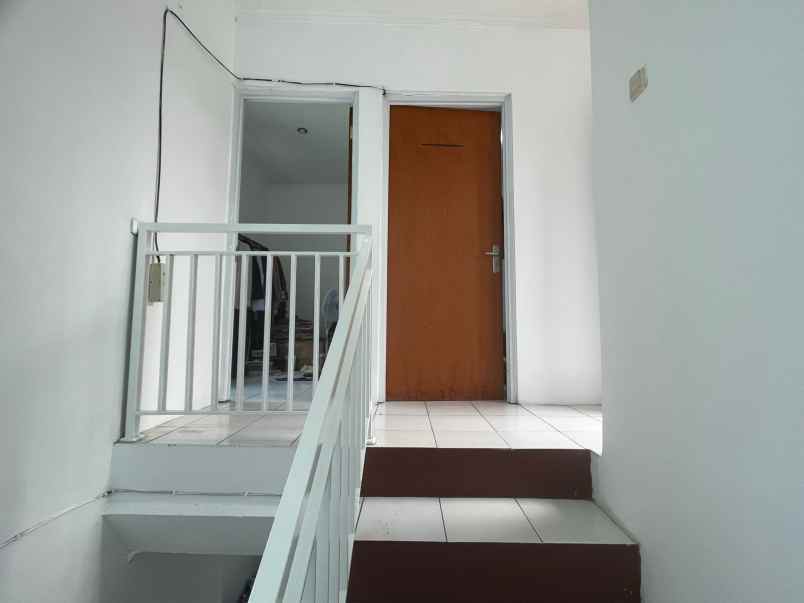 dijual rumah cluster mega regency