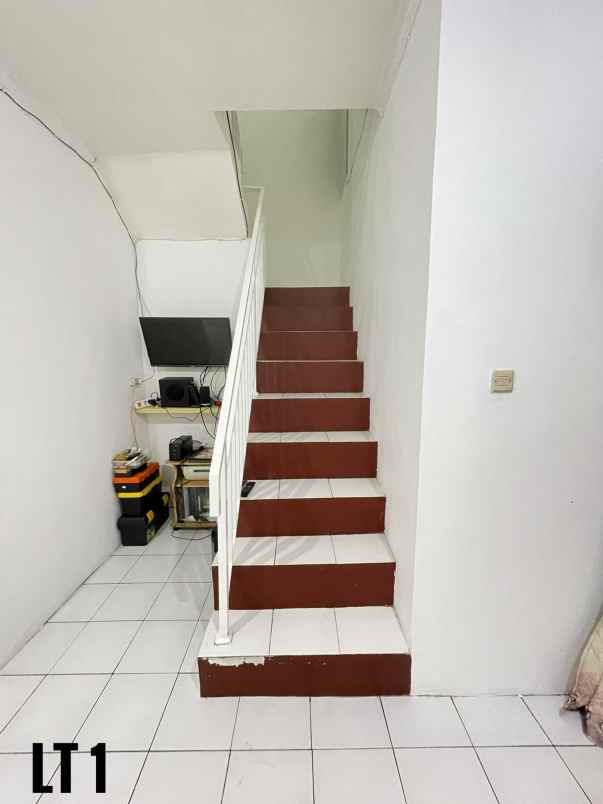 dijual rumah cluster mega regency