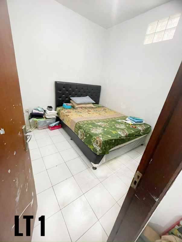 dijual rumah cluster mega regency