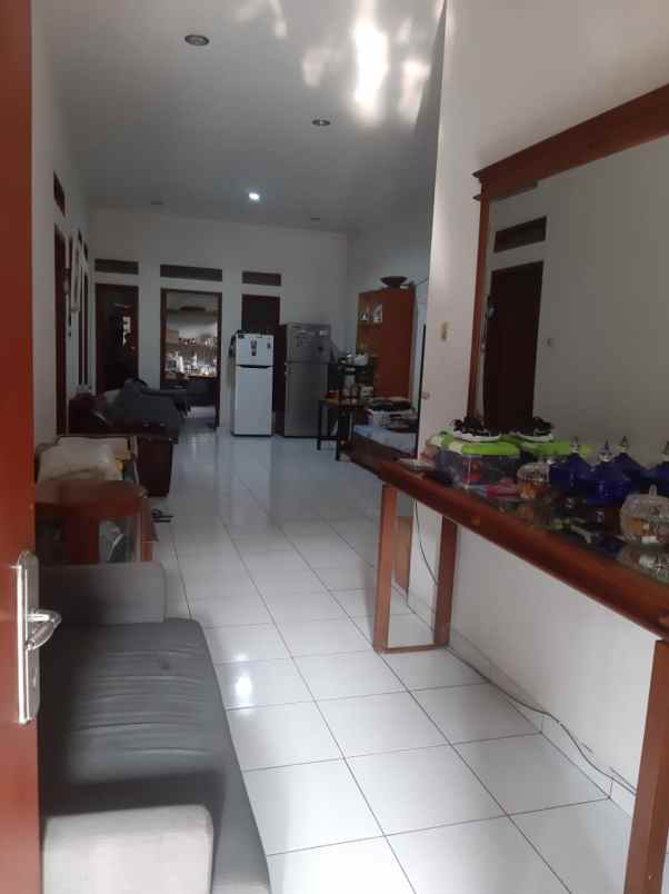 dijual rumah dalam komplek ciwastra