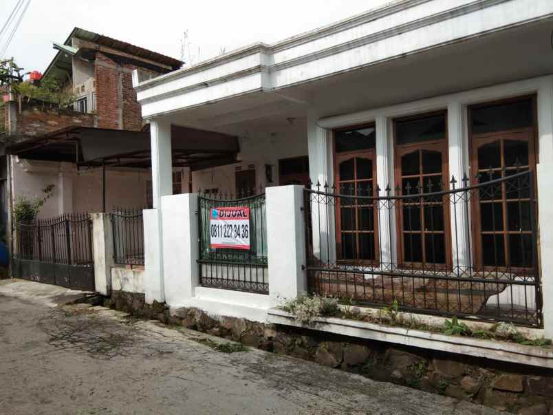 dijual rumah dalam komplek puri cipageran