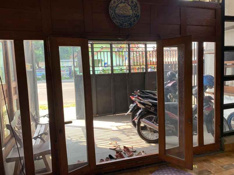 dijual rumah dan cafe di pinggir jalan raya bantul